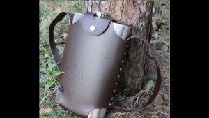 Bình inox đựng rươu 2L bao da cá tính không logo