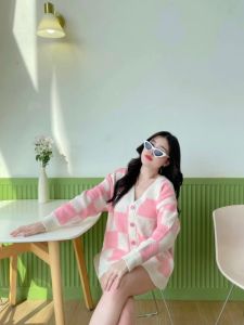 SpinnyHouse เสื้อคลุม ผ้าไหมพรม ผ้าทอลายในตัว คลุมทำงานก็ได้น้า น่ารักสุดๆ สไตล์เกาหลี รุ่น บาดแผล