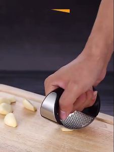 คละสีจ้า [พร้อมส่ง] บดกระเทียมสแตนเลส เสื่อมรู้คลื่นตัว ขนาดกระทัดรัด ถนัดมือ ให้ช่วยในการใช้งานกับครัว