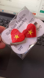 2 Cái Kẹp tóc cờ đỏ sao vàng hình trái tim kẹp mái kẹp mỏ vịt