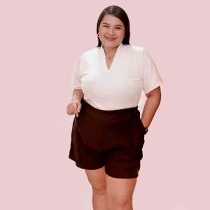 (42 TO 50 INCHES WAISTLINE) PLUS SIZE WOVEN PATCHED POCKET SHORTS 3XL TO 5XL body frame ONE SIZE ONLY HIGH WAIST WOMENSWEAR BOTTOM WITH GARTER AT THE BACK NEW ARRIVAL