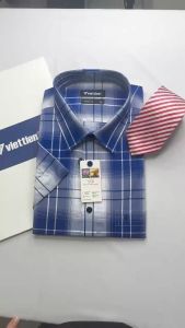 Áo sơ mi cộc tay Việt Tiến màu xanh kẻ caro 1R6371 Regular vạt ngang có size lớn