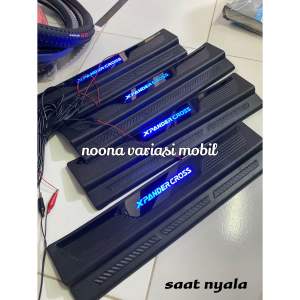 Sillplate Samping Xpander Cross full hitam LED nyala biru 4pc