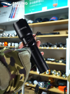 ไฟฉายพลังสูง10000ลูเมน M80 SD5225ฉลามยิ้มได้ไฟฉายแรงสูงชาร์จไฟ USB ได้ซูมได้26800แคมป์ปิ้งฉุกเฉินกลางแจ้งกันน้ำ