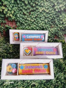 Cokelat Karakter Hari Guru