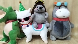 Boneka Alpaka Topi Kacamata: Mainan Lucu & Koleksi