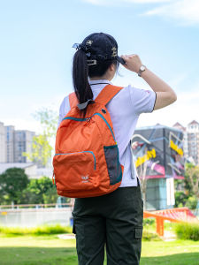 กระเป๋าเป้สะพายหลังเดินทางผู้หญิงน้ําหนักเบากลางแจ้งใหม่ 2024 ฤดูร้อนออกแบบกระเป๋าหนังปีนเขาแบบพับได้แบบพกพาพิเศษ