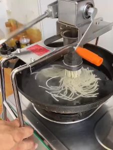 เครื่องทำเส้นพาสต้า เส้นบะหมี่ เส้นราเมน 9 หัว (หมายเลข 9) สำหรับทำเส้นบะหมี่ เส้นกลม เส้นสปาเก็ตตี้ เมกกะโรนี เส้นโซบะ เส้นโซเมน