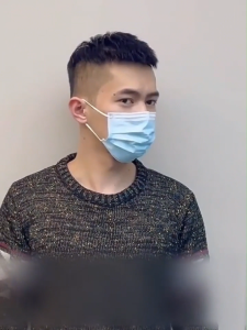 100% เส้นผมมนุษย์เสื้อผ้าไหมสีธรรมชาติแฟชั่นสำหรับผู้ชายที่ผมปลอมแฮร์พีซติดผมตาข่ายระบายอากาศได้ดีวิกผมสั้นแฟชั่นสำหรับผู้ชาย