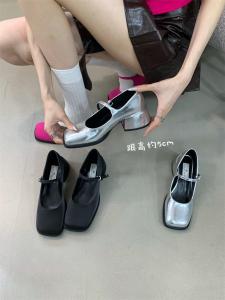 รองเท้าส้นแบนหัวแหลมแบบสวมสบายสำหรับผู้หญิงในช่วงฤดูใบไม้ผลิและฤดูร้อน พื้นนุ่ม ส้นแบน หัวเหลี่ยม สายรัดข้างเดียว สไตล์เกาหลี