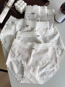 中腰田园碎花软糯棉柔软蕾丝抑菌裆包臀女内裤Mid-Waist Pastoral Floral Soft Glutinous Cotton Soft Lace Hip-Wrapped Women Panties