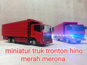 miniatur truk tronton hino 500 warna merah merona