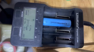 Pin 18650 3500mAh chuyên dụng cho đèn pin siêu sáng dung lượng cao Eve 35V 3c 10A có thể sạc lại