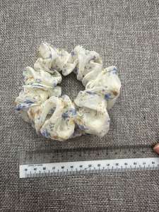 小发肠Flower Scrunchie Hair Tie
