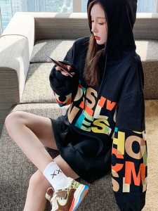 เสื้อสเวตเตอร์ฮู้ดมีฮู้ดแขนยาวลายตัวอักษรแฟชั่นฤดูใบไม้ร่วง/ฤดูหนาวสำหรับผู้หญิง เสื้อคลุมกันหนาวแบบสวมหัวแบบลำลอง