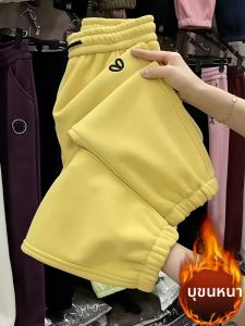 กางเกงกีฬาผ้ากำมะหยี่ยืดหยุ่นสำหรับผู้หญิง กางเกงขายาวทรงหลวมสบาย ๆ สำหรับฤดูใบไม้ร่วง/ฤดูหนาว ปี 2025 ใหม่ ขนาดเล็ก เสื้อคลุมกันหนาวสุดเท่