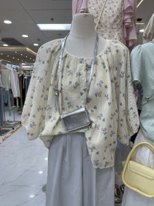 เสื้อเชิ้ตแขนยาวลายดอกไม้สไตล์เกาหลีสำหรับผู้หญิงวัย 18-24 ปี ฤดูร้อนปี 2024 เสื้อเชิ้ตแขนยาวทรงตรงสไตล์เกาหลี