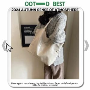 BBPShop มุงด่วน กระเป๋าสะพายข้างสุดเก๋ ไม่อยากตกเทรนด์ต้องรุ่นนี้นะแม่ ดูเรียบแต่โก้ สวยแพง ราคาจับต้องได้ ใส่ของได้เยอะ ไม่ว่าจะใส่ของแบบไหนก็สะดวก ดูแลรักษาง่ายสุดๆ ของมันต้องมีนะแก