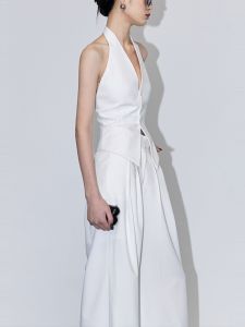 Black White Double Color V-Neck Small Size Hanging Neck Vest Design Spring Summer High Waist Sleeveless Suit Elegant Top