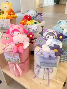 Sanrioช่อดอกไม้ ตุ๊กตายัดนุ่น น่ารัก ของขวัญวันเกิด ของขวัญรับปริญญา ดอกไม้ให้ลูกสาว รับเขียนการ์ดฟรี