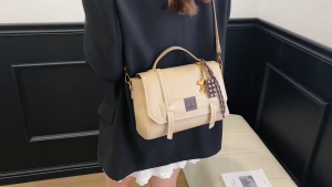 Grosir import jakarta 3067 Aff Tas Beh Snoppy Free Paper Bag + Gantungan Tas Selempang Wanita Import Terkininiian