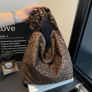 Retro Leopard Print Large Capacity Canvas Tote Bag Womens Fashionable Crossbody Bag Commuter Bag Soft Handbag for Youth