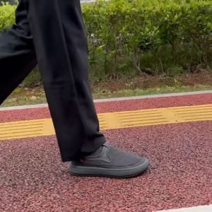 LHMoonlight งานเข้าใหม่สุดฮิตพร้อมส่ง รองเท้าผ้าใบผู้ชายลำลอง งานดี ใส่สบาย ดีเทลลายฉลุเสริมให้เท้าใส่สบายไม่อับร้อน มีพร้อมส่ง 2 สีให้เลือก ใครสนใจสีไหนอยู่ จิ้มตะกร้าได้เลย