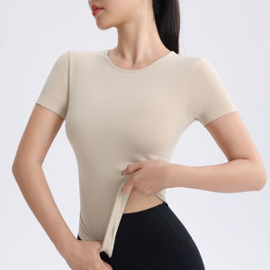 เสื้อผ้าออกกําลังกายเปลือยน้ําหนักเบาสีทึบกีฬาแขนสั้นผู้หญิงบางบางเสื้อผ้าโยคะยืดเสื้อยืดออกกําลังกาย