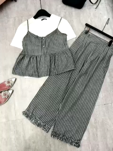 Set du lịch 3 món set tiểu thư mặc hè áo trong tay ngắn kèm áo yếm ngoài form peplum 2 dây Đũi sọc phối quần dài bèo phong cách Hàn Quốc