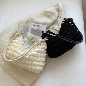 【Fashion Park】{2024-New}🌺กระเป๋าถือลำลองผ้าใบฟองอัดจีบสำหรับผู้หญิงกระเป๋าแบบหนีบแขนสีทึบแฟชั่นความจุสูงเรียบง่ายกระเป๋าช้อปปิ้งสำหรับผู้หญิง