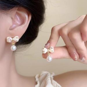 Dopamine Flower Clip-On Earrings No Piercing Womens New Fashion Luxury Cute Summer Fairy Atmosphere Small Niche Ear Jewelry