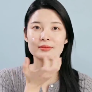 Krim penghilang bintik Astragalus 50g krim penghilang bintik 50g krim anti-penuaan ginseng krim pemutih dan anti-kerut menghilangkan bintik-bintik penuaan mencerahkan warna kulit dan mengembalikan kecerahan. Krim pelembap wajah.