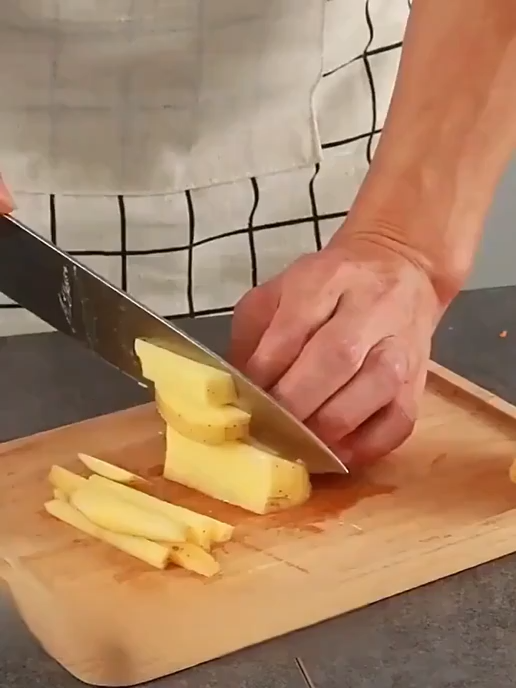 French Fry Cutter Stainless Steel Potato Chipper Fast Cutting Potato Chip Cutter with 36/46 Holes Blades Manual Food Slicer