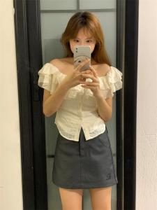 เสื้อเชิ้ตคอวีแขนสั้นสไตล์ฝรั่งเศส ทรงเข้ารูป แขนพอง ดีไซน์เก๋ไก๋ หวานและเผ็ดร้อน สำหรับผู้หญิงวัย 18-24 ปี