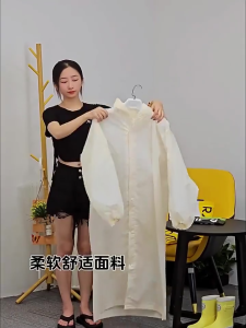 เสื้อกันฝนผู้ใหญ่ ตัวใหญ่ พิเศษ แบบพกพาง่าย น้ำหนักเบา ชุดกันฝนอย่างดี ฟรีไซส์ รัดแขน มีหมวก(Hood) เสื้อคุมกันฝนฉุกเฉิน