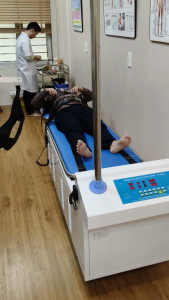 MÁY KÉO GIÃN VÀ NẮN CHỈNH CỘT SỐNG LƯNG YP-2009B