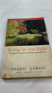 Living In The Light by shakti gawain| self-improvement and personal development book \ unused old book