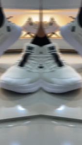 SNEAKERS NewMeels ActiveStride WHITE TO BLACK SNEAKERS OUTDOOR RUNNING RINGAN EMPUK ANTI SELIP