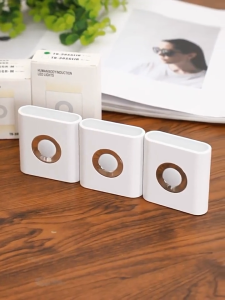 ไฟกลางคืน LED Type-C ไร้สายแบบชาร์จไฟได้พร้อมเซ็นเซอร์ตรวจจับร่างกายของมนุษย์ เหมาะสำหรับให้แสงสว่างในตู้เสื้อผ้าภายใน มีสติกเกอร์ติดผนังรวมอยู่ด้วย