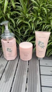 Tặng Mini Size - Sữa Tắm Trắng Da Weilaiya Hoa Trà 450ml Hương Nước Hoa Giúp Da Căng Mướt Mịn Màng