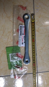 BÁT CHỊU MÁ ĐÙM ( BÁT CHỮ Y ) XE EXCITER 2010 ZIN HÃNG