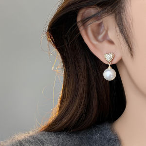 Elegant Pearl Heart-Shaped Earrings for Women Fashionable And Delicate Ear Jewelry Suitable for Winter New 2025 Trend
