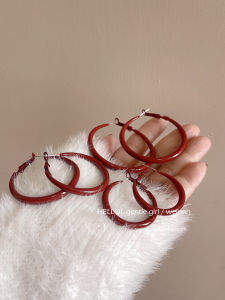 ต่างหูแบบคล้องหูรูปวงกลมสีแดงไวน์ อุปกรณ์ทำน้ำยาสกัดยุงแบบกลม ทรงเรขาคณิต สไตล์ฮ่องกง ฤดูใบไม้ร่วงและฤดูหนาว เครื่องประดับแฟชั่นสำหรับผู้หญิง