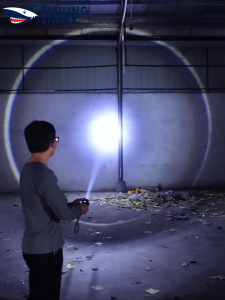 ไฟฉาย LED SD7168ปลาฉลามยิ้มสว่างมาก M60ไฟฉายชาร์จไฟได้แบบ Type-C 7โหมดพร้อมไฟไฟ LED กันน้ำด้านข้างแบบ COB สำหรับทำงานแคมป์ปิ้ง