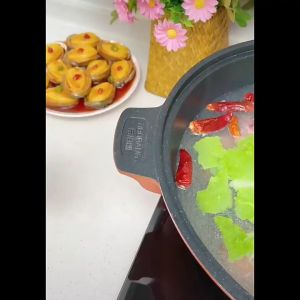 Bộ 2 Cái Nhấc Nồi Silicone Cách Nhiệt Hình Vịt Vàng Cute