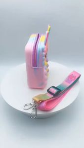 Túi đeo chéo cho bé gái hình ngựa Pony kết hợp trò chơi Pop it giải toả căng thẳng cho bé yêu