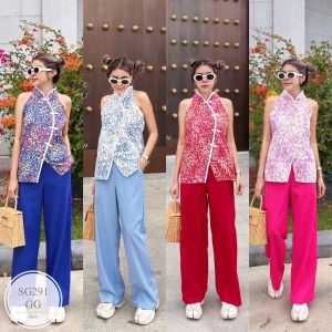 ES291 เซทเสื้อแขนกุดคอจีน เว้าช่วงแขน ใส่ซิปหลัง แต่งกระดุมจีนและกุ้นขาวผ้าลายดอกเล็กๆ น่ารักแบบหวานซ้อนเปรี้ยว มาพร้อมกางเกง