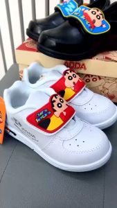 J รองเท้านักเรียน รองเท้านักเรียนชายรองเท้าอนุบาล มีทั้งวอร์มขาว และหนังดำ Size 25-35 ราคาป้าย 300 บาท