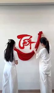 Set Trang Trí Tết 2025 Vải Nhung Đỏ Chữ Tết Kết Hợp Phụ Kiện Hoa Và Quạt