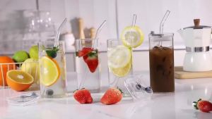 UNTIOR 4pcs Set of Square Glass Cups with Lids and Straw - Portable Drinking Glasses & Coffee Mugs Ideal for Office Home School